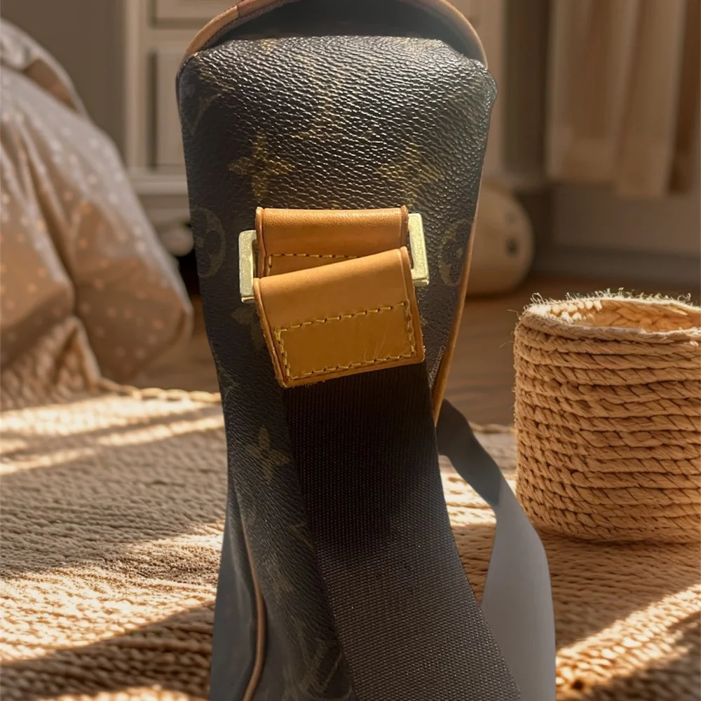 Louis Vuitton Dark Brown Monogram Messenger Bag - Picture 4 of 7